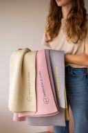 Harley & Cho (Харли энд Чо) Huggy Pink плед для кошек и собак (розовый)